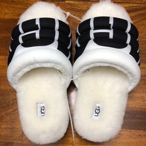 New UGG Maxi Slide Logo Platform Slipper Women’s Size 8